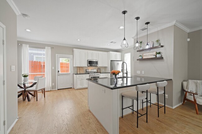 Building Photo - 1413 W 26th St