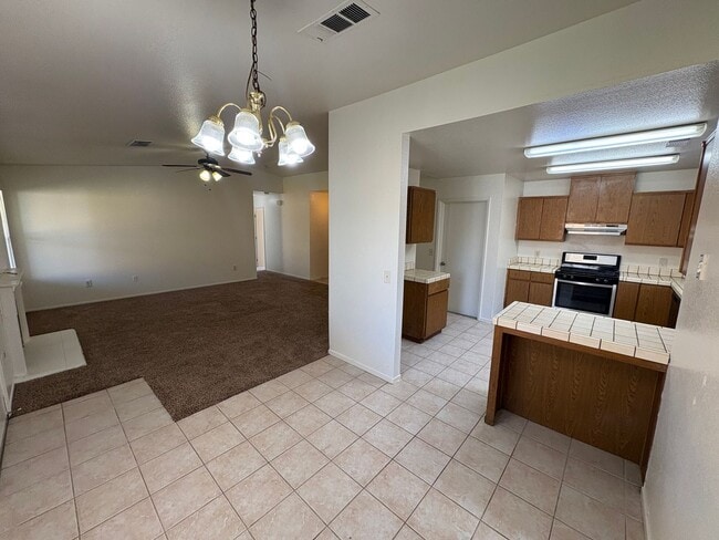 Building Photo - NW Visalia home available in a great neighborhood! available soon