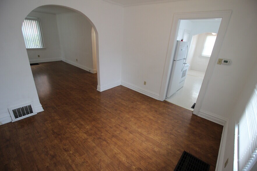 Building Photo - 713 S Allen St