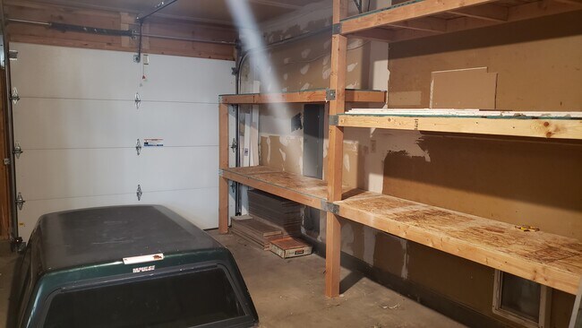 Building Photo - 913 Capulin Rd