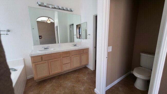 Building Photo - 13798 Oasis Dr