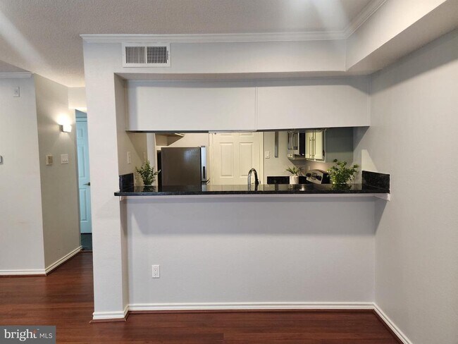 Building Photo - 1504 Lincoln Way