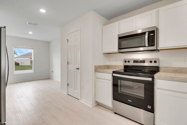 Building Photo - 3226 SW Nutley St