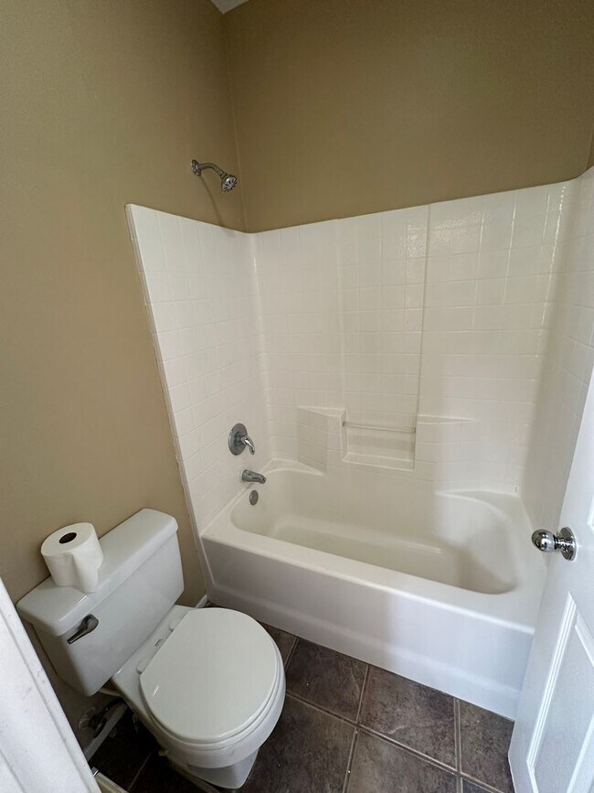 Building Photo - Single Story 3 Bedrooms Plus Den, Paseo De...