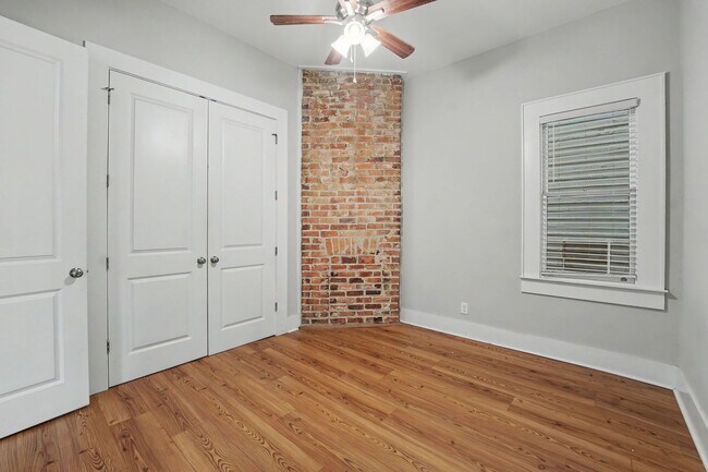 Building Photo - 311 W 39th St