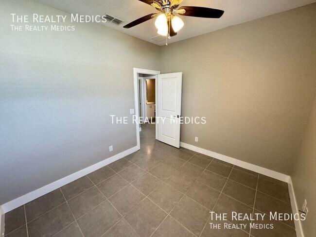 Building Photo - 205 Hibiscus Ln