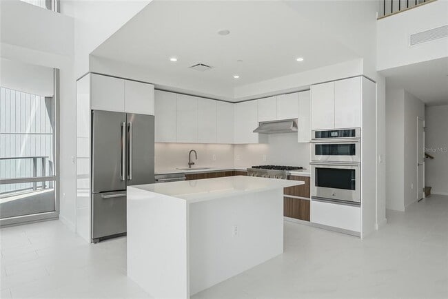 Building Photo - 400 Central Ave