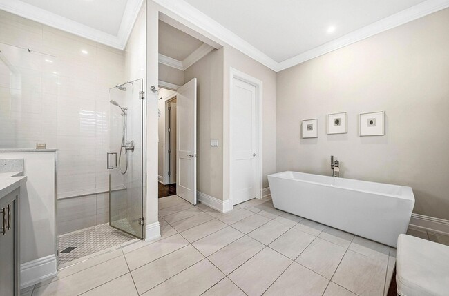 Building Photo - 120 Grove Way