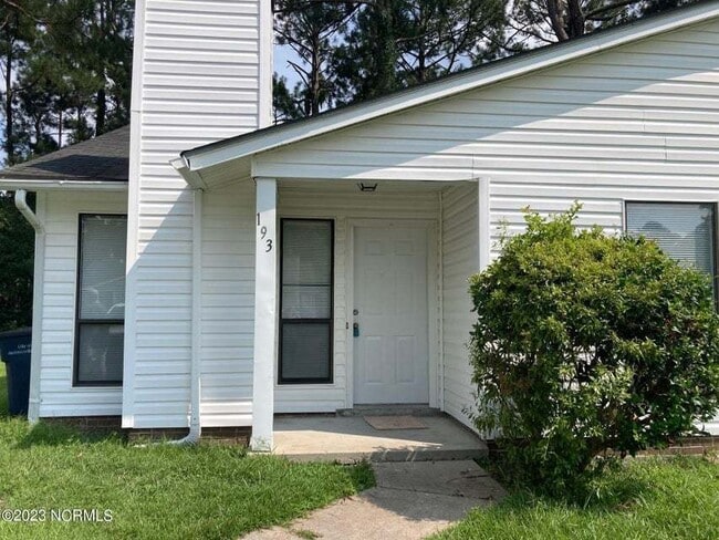 Primary Photo - 193 Village Cir