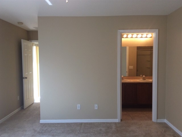 Building Photo - 15460 Perdido Dr