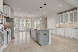 Building Photo - 2714 Veranda Fls