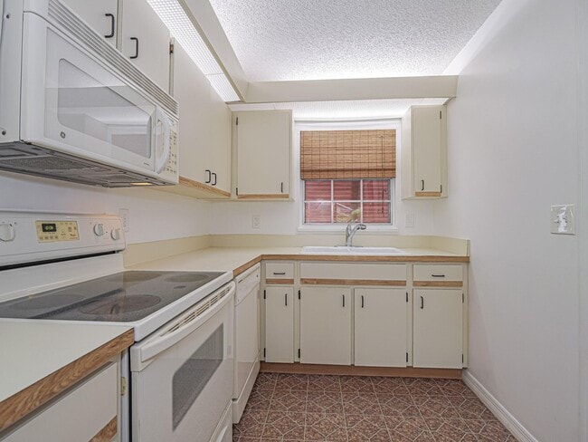 Building Photo - 2103 31st Ave