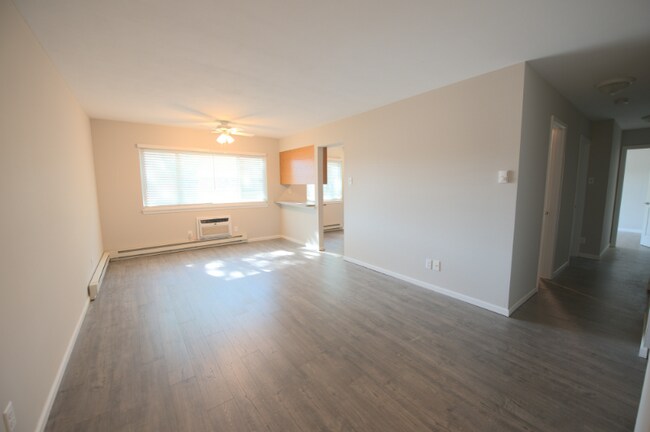 Building Photo - 7522 Hazelcrest Dr