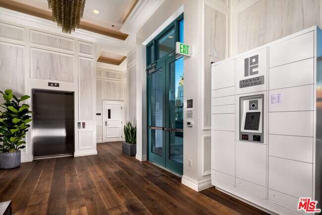 Building Photo - 2300 Wilshire Blvd