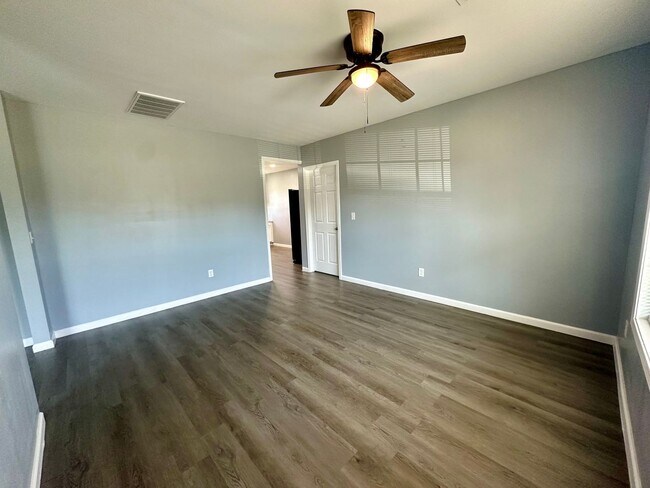 Building Photo - 960 Mayfield Dr