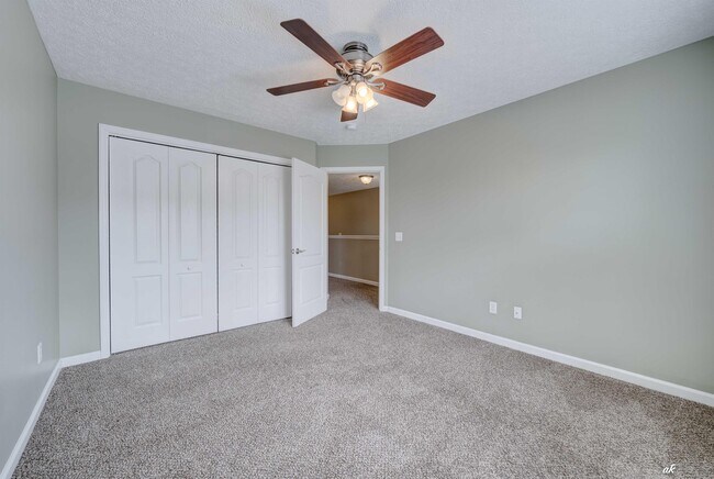 Building Photo - 6440 Summer Oak Dr