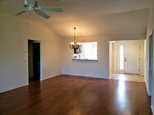 Building Photo - 12109 NE 51st Cir