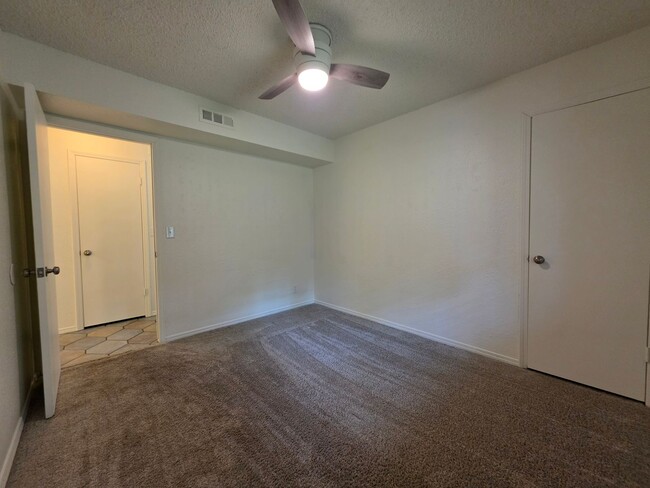 Building Photo - 3 bedroom home in Tecumseh!