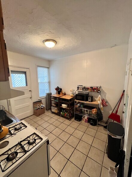 Building Photo - 1353 Commonwealth Avenue