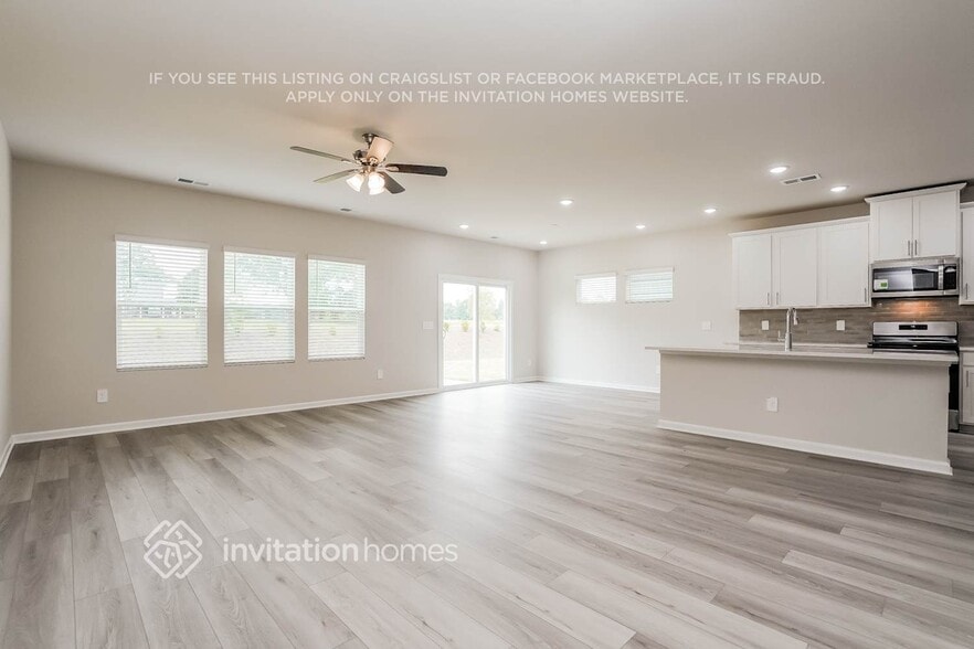 Building Photo - 547 White Birch Ln