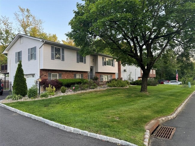 Building Photo - 33 Lake Nanuet Dr