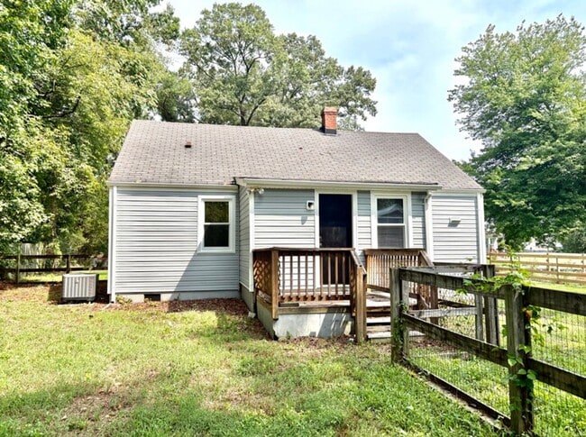 Building Photo - 1705 Eden Ave