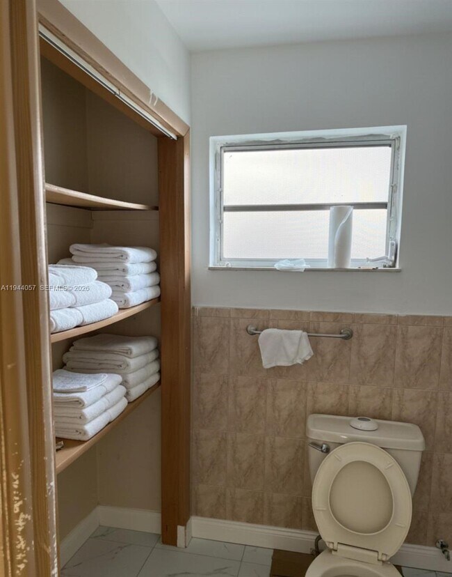 Building Photo - 1280 W 38th St