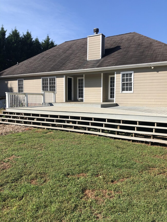 Building Photo - 1020 Joie Dr