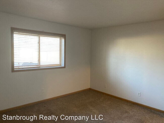 Building Photo - 1 br, 1 bath House - 9527 University Ave U...