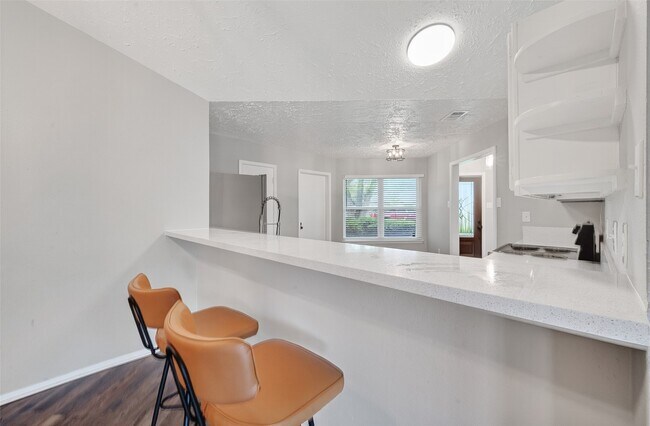 Building Photo - 15806 Pfeiffer Dr