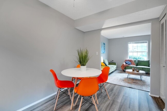 Building Photo - Two bedroom townhome, bath and half with washer and dryer connections