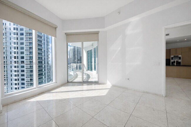 Building Photo - 900 Brickell Key Blvd