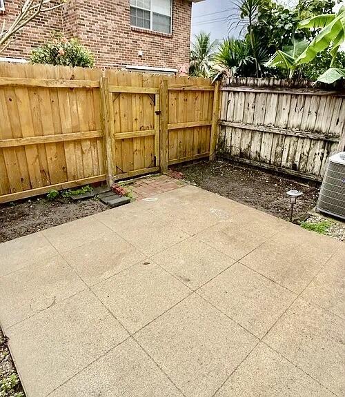 Building Photo - 413 N Cypress Dr