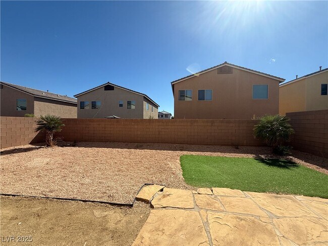Building Photo - 9341 Forest Meadows Ave