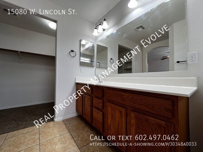 Building Photo - Goodyear Home With Lots of Amenities!!