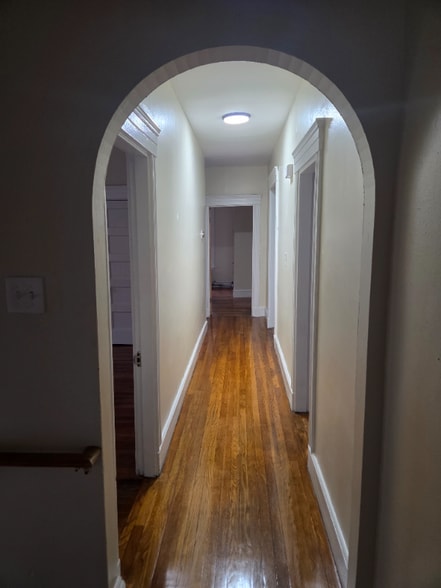 Building Photo - 82 Brent St