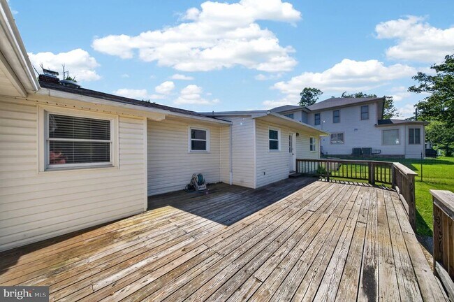 Building Photo - 45448 Mallard St