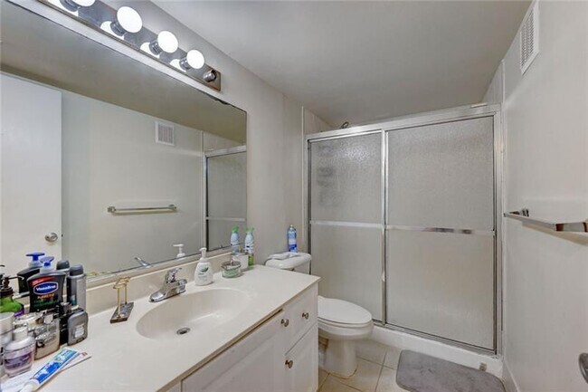 Building Photo - 731 N Pine Island Rd