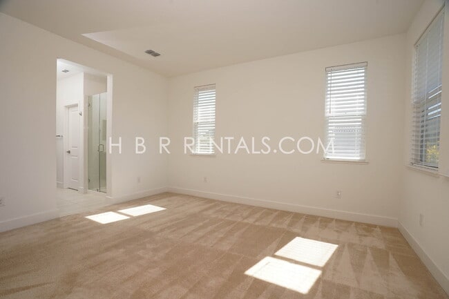 Building Photo - Hansen Village: Spacious 4-Bed Two Story H...