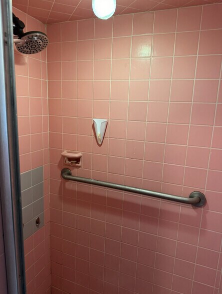 Building Photo - 3 Thomas St