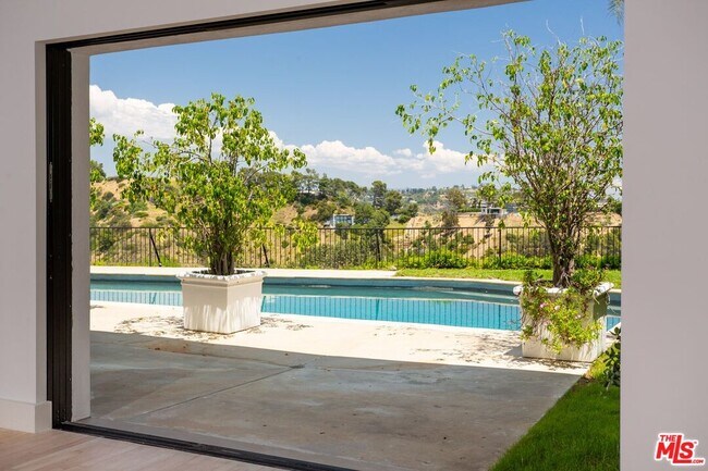 Building Photo - 1622 Tower Grove Dr