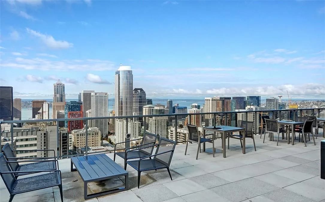 Building Photo - 1321 Seneca St