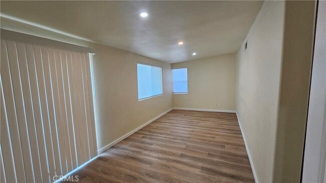 Building Photo - 1064 W 31st St