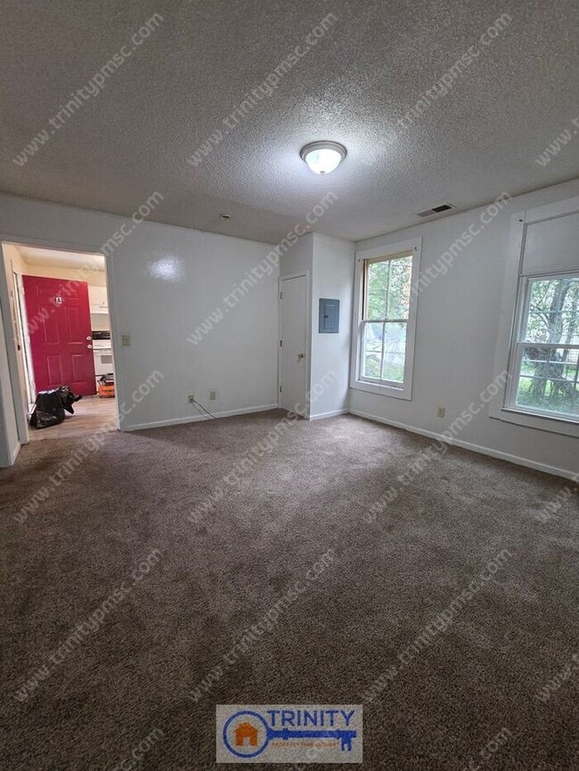 Building Photo - Ready and waiting for you! Available NOW!