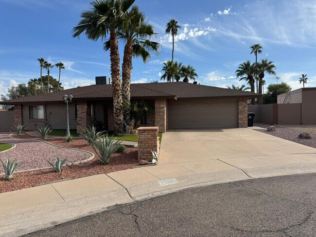 Building Photo - 11035 N 32nd St