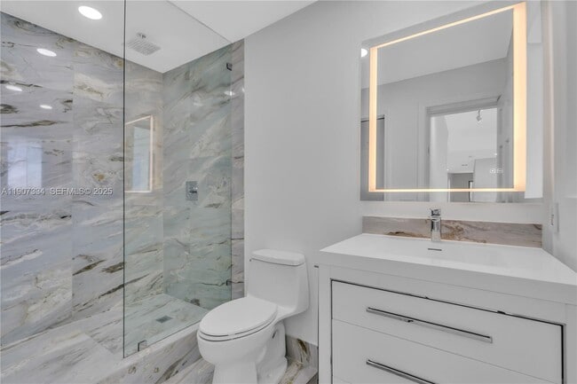 Building Photo - 2089 NE 121st Rd