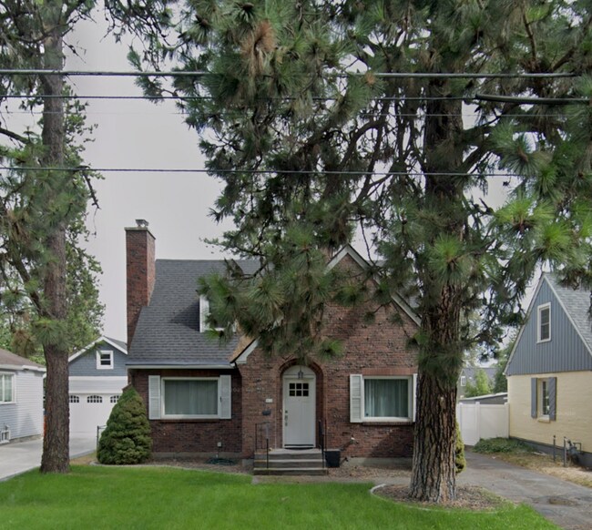 Building Photo - 414 W 29th Ave