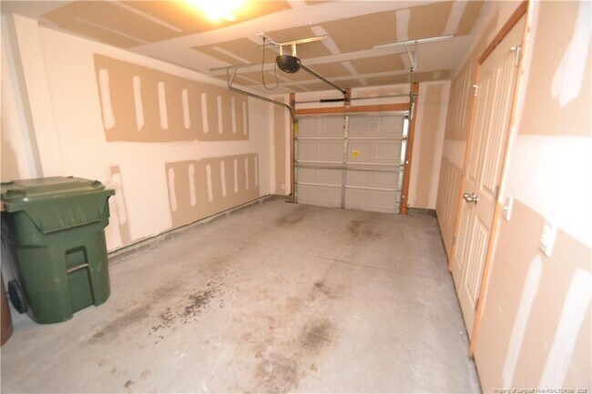 Building Photo - 327 Dove Cottage Ln