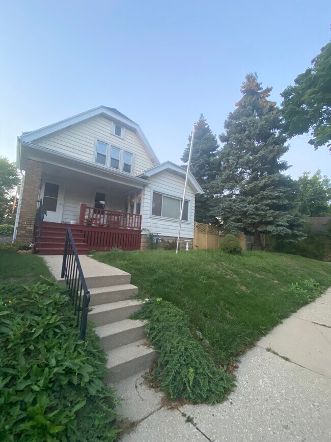 Primary Photo - 2240 E Vollmer Ave