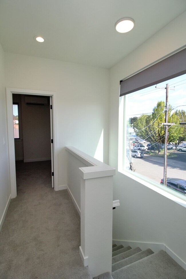 Building Photo - 5725 S Kelly Ave